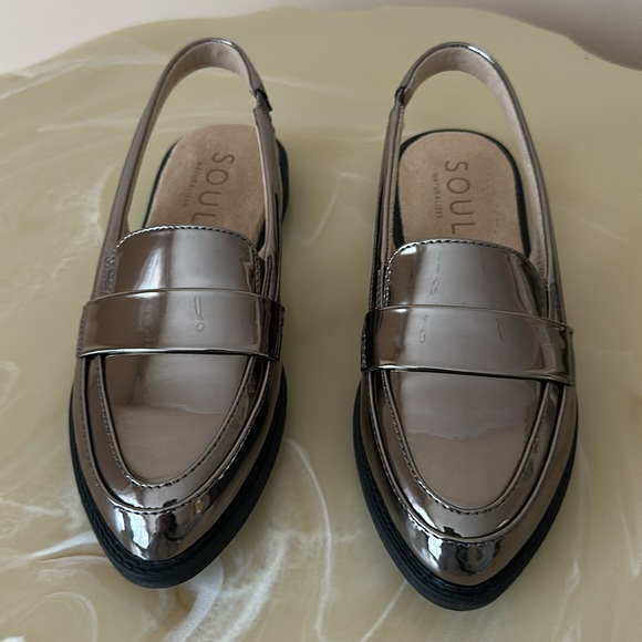 SOUL Naturalizer Womens Yeah Silver Faux Leather Penny Flat Loafers Shoes size 6 - Picture 2 of 12